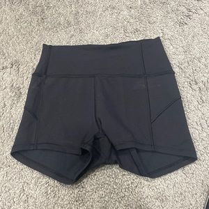 Lululemon wunder under 2.5 shorts